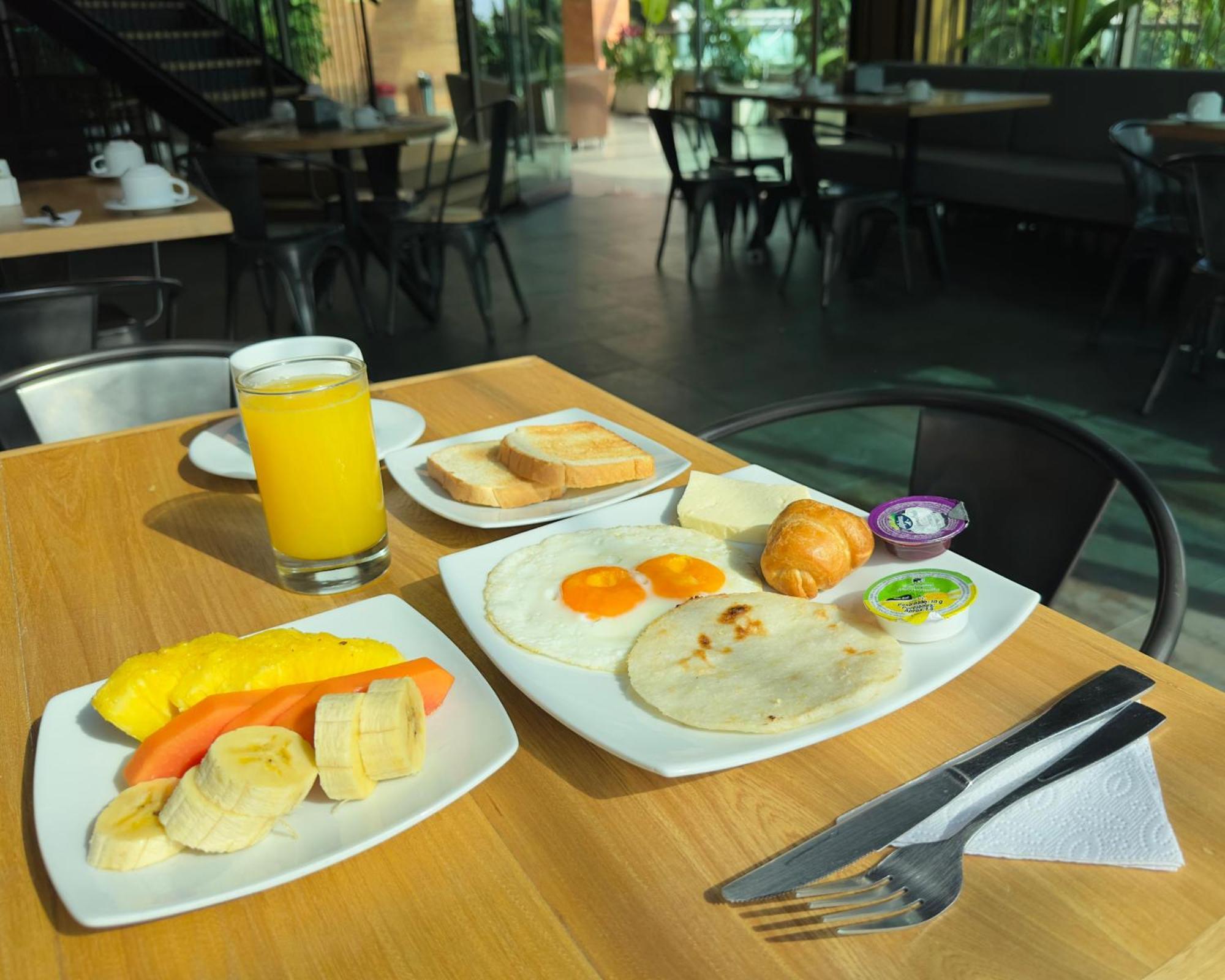 Hotel Casa Victoria Medellin Ngoại thất bức ảnh